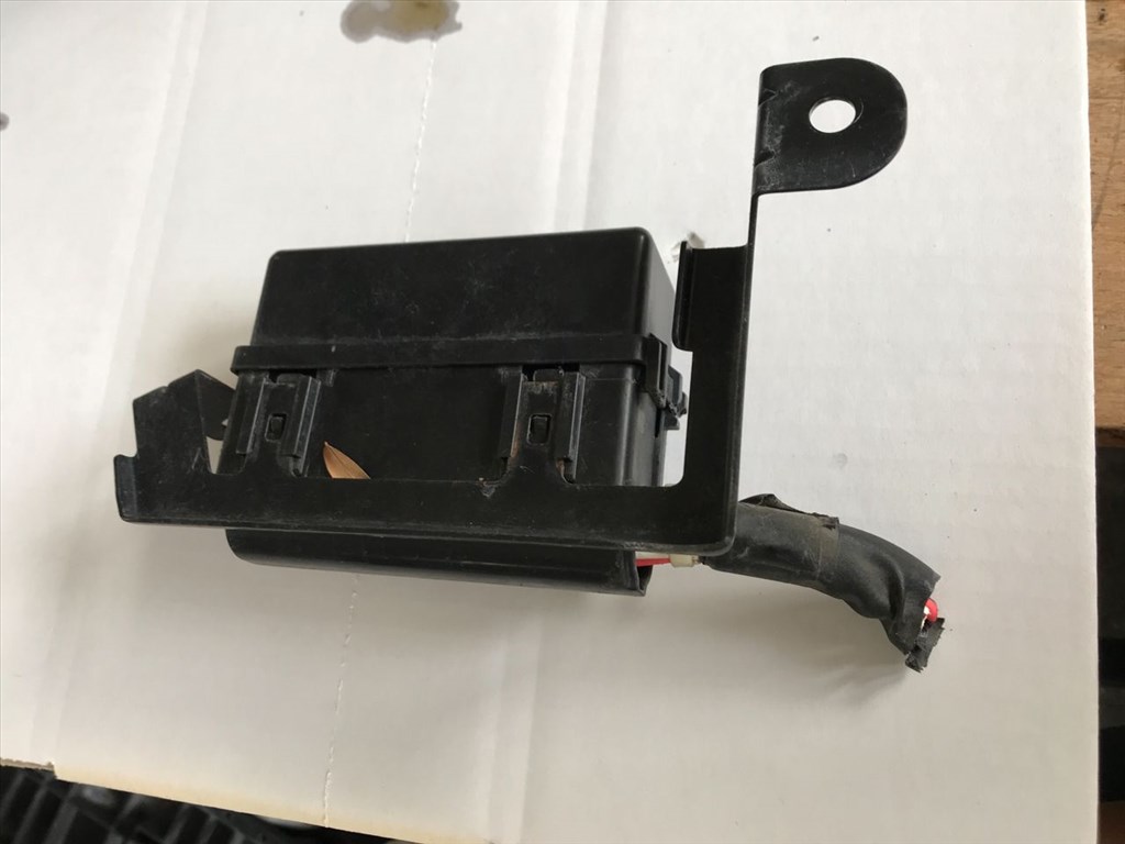 SUBARU IMPREZA Ferdehátú GR, GH, G3 Biztosítéktábla Motortér (14522) 1. kép