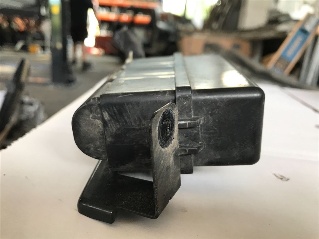 SUBARU IMPREZA Ferdehátú GR, GH, G3 Biztosítéktábla Motortér (14522) 3. kép
