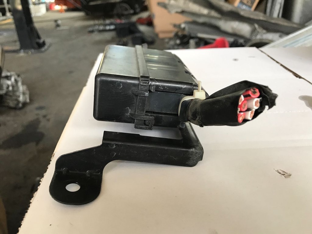SUBARU IMPREZA Ferdehátú GR, GH, G3 Biztosítéktábla Motortér (14522) 4. kép
