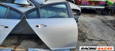 Opel Insignia A jobb hatsó ajtó Z176