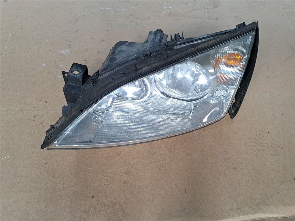 FORD MONDEO III Kombi BWY Bal Belső Hátsó Lámpa (37608) 1S71-13006-AM 1. kép