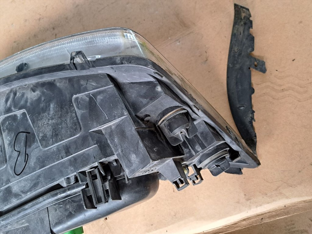 FORD MONDEO III Kombi BWY Bal Belső Hátsó Lámpa (37608) 1S71-13006-AM 4. kép