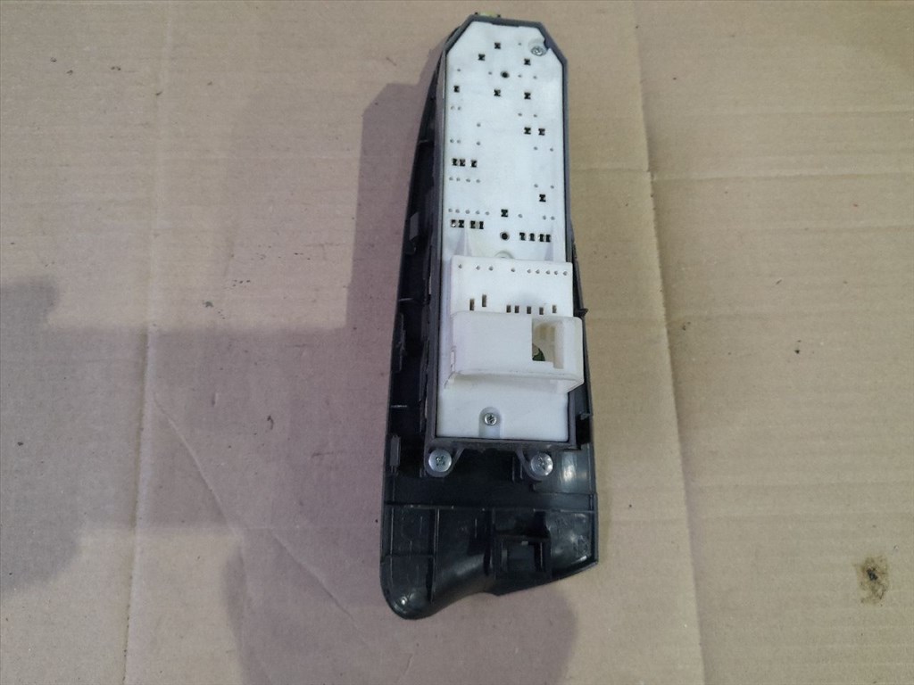 TOYOTA RAV 4 III ACA3_, ACE_, ALA3_, GSA3_, ZSA3_ Bal első Ablakemelő Kapcsoló (43993) 74232-42070 2. kép