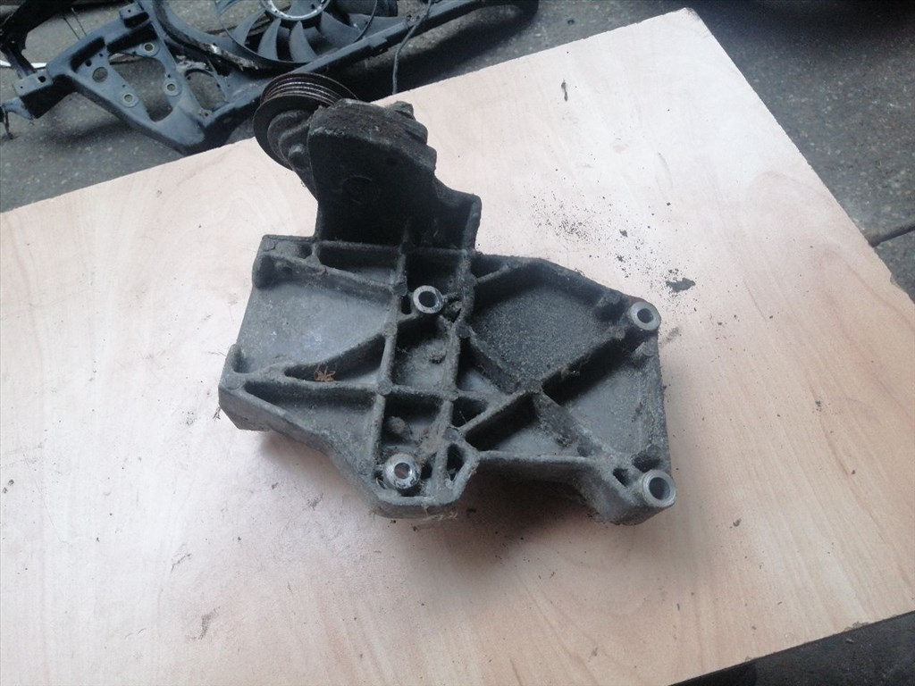 VW PASSAT Variant 3B5 Klíma Tartó Bak (07642) 058260885C 2. kép