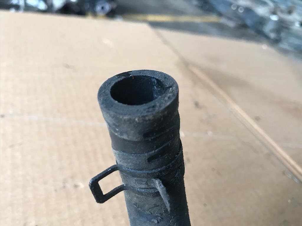 SUBARU IMPREZA Ferdehátú GR, GH, G3 Vízcső (29303) EE20Z 3. kép