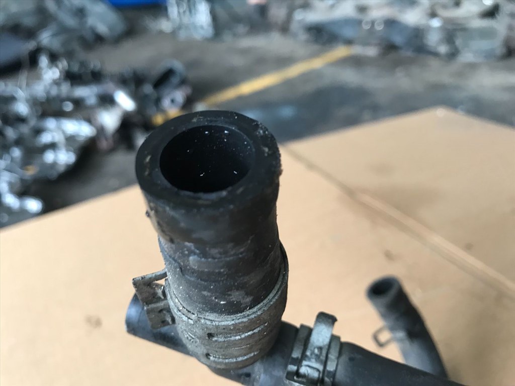 SUBARU IMPREZA Ferdehátú GR, GH, G3 Vízcső (29303) EE20Z 4. kép