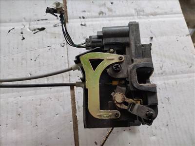 SSANGYONG RODIUS  Bal hátsó Ajtózár (30680) PP-T30RH2