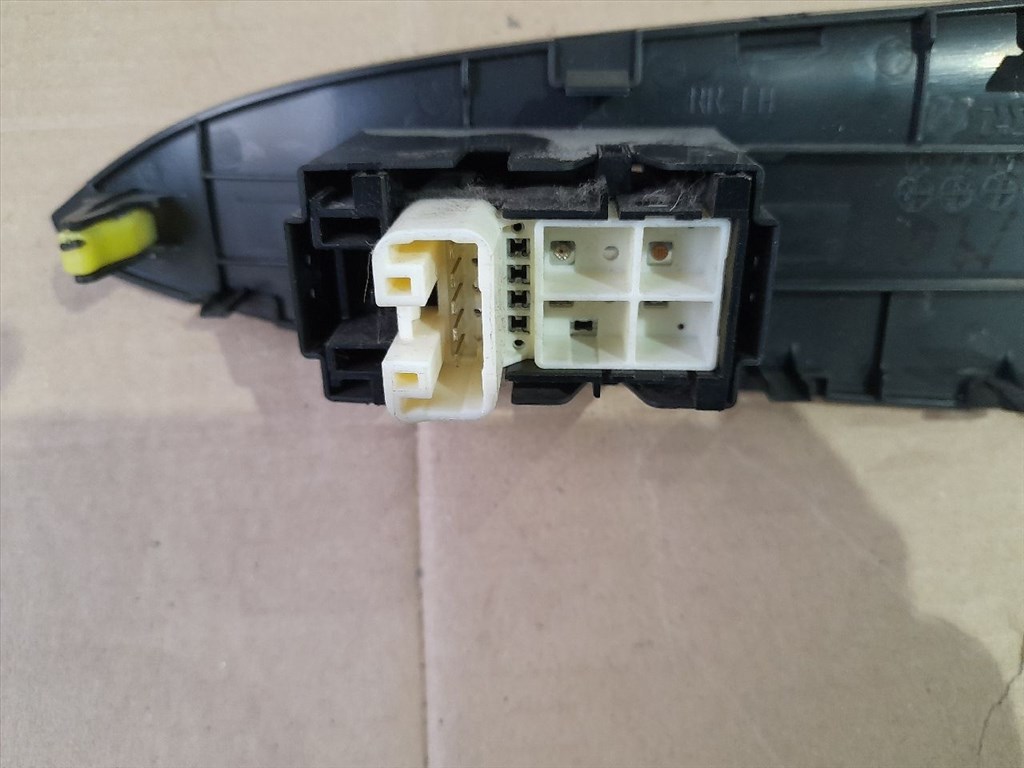 TOYOTA RAV 4 III ACA3_, ACE_, ALA3_, GSA3_, ZSA3_ Bal hátsó Ablakemelő Kapcsoló (43994) 74272-42010 3. kép