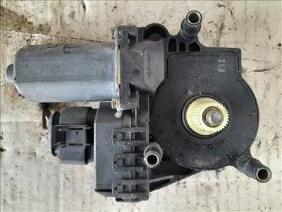 AUDI A6 4B, C5 Jobb első Ablakemelő Motor (47694) 0130821774