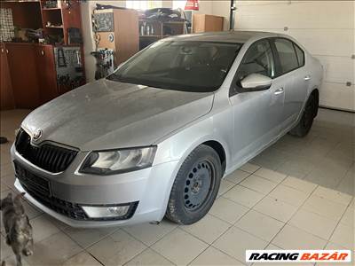 Skoda Octavia III bontott alkatrészei
