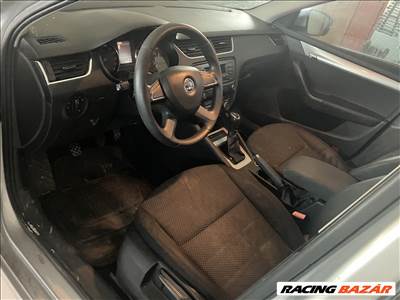 Skoda Octavia III bontott alkatrészei