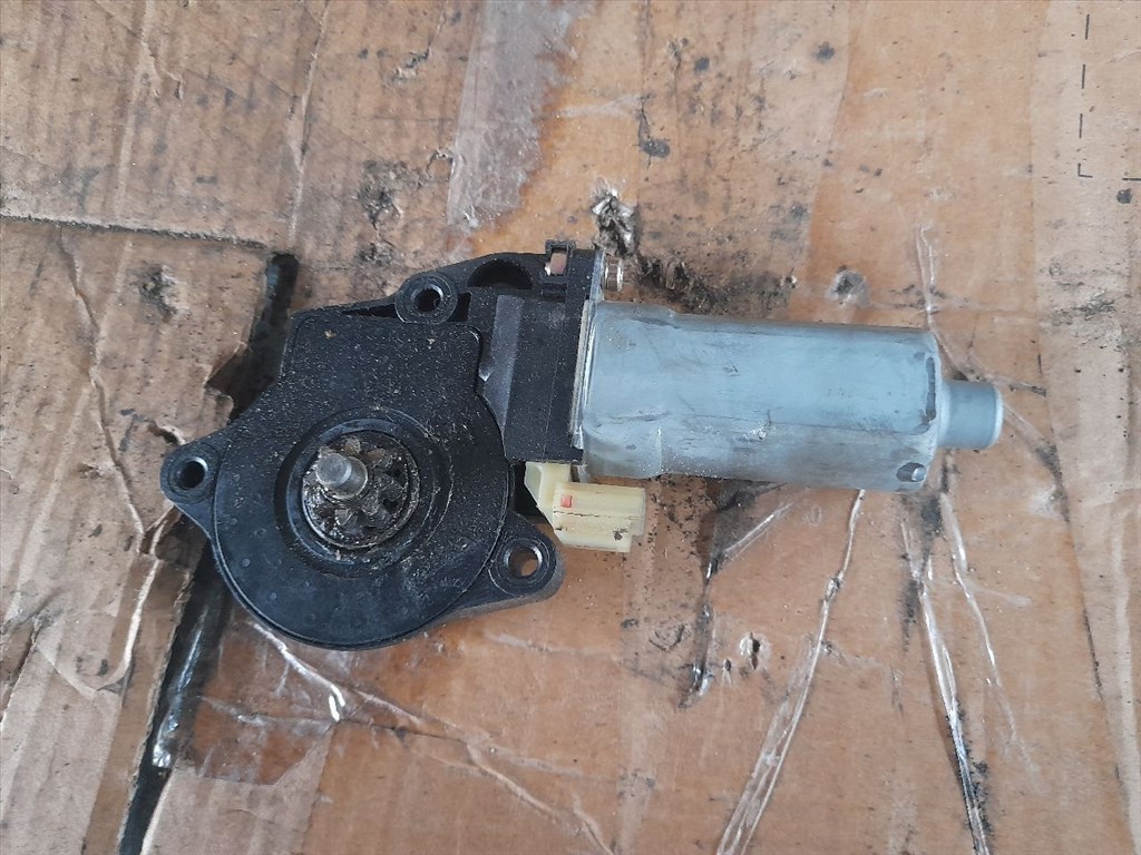 HYUNDAI TRAJET FO Bal első Ablakemelő Elektronika (45628) 1. kép