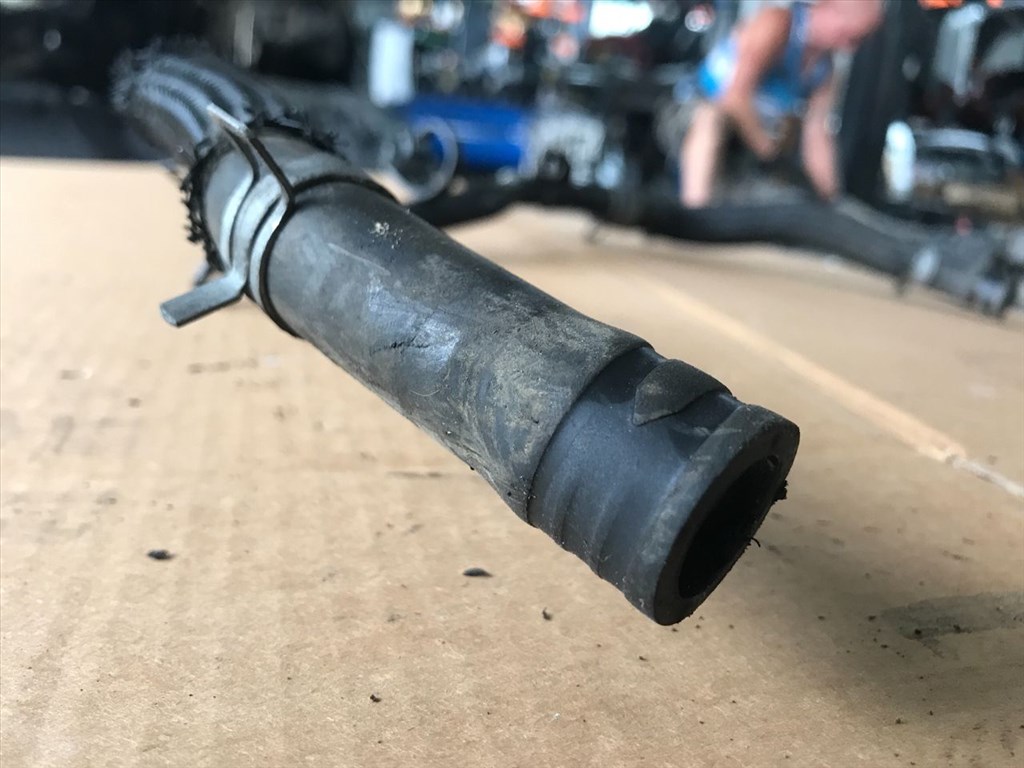 SUBARU IMPREZA Ferdehátú GR, GH, G3 Vízcső (29304) EE20Z 3. kép