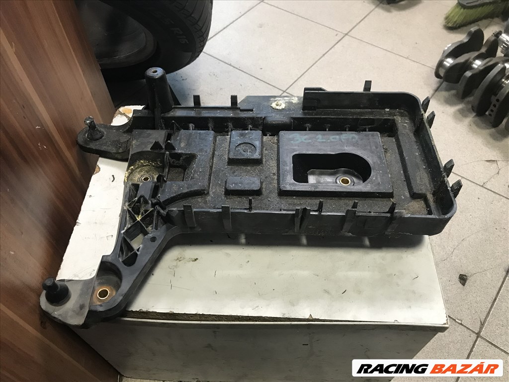Volkswagen Passat B6 2,0 PD _akkumulátor tartó 1k0915333c 1. kép