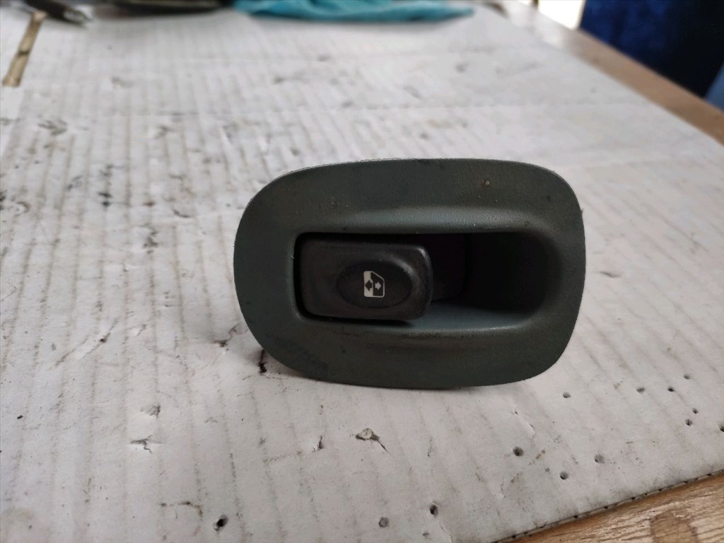 RENAULT ESPACE III JE0_ Jobb első Ablakemelő Kapcsoló (32734) 7700836270 1. kép