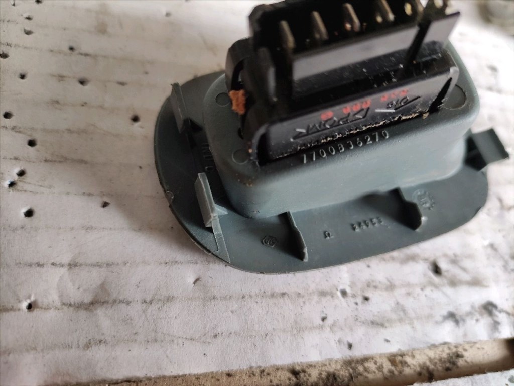 RENAULT ESPACE III JE0_ Jobb első Ablakemelő Kapcsoló (32734) 7700836270 5. kép