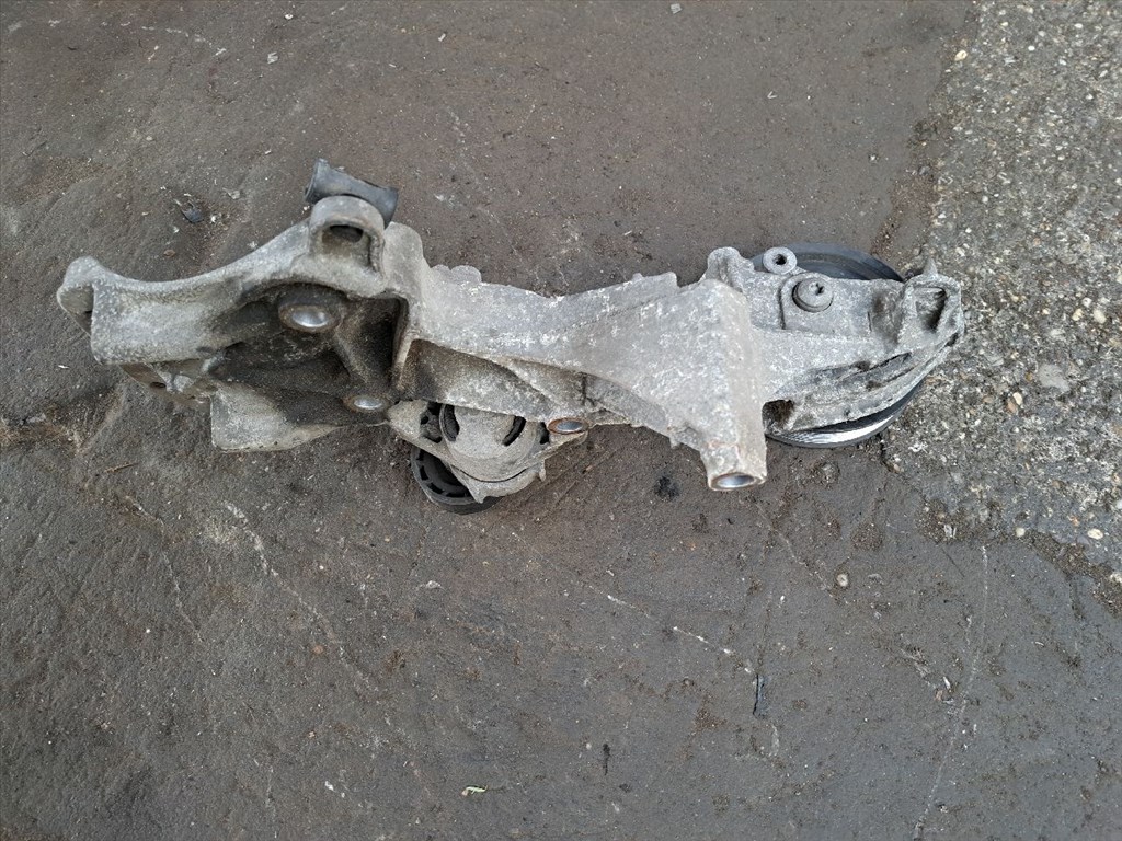 RENAULT CLIO II BB0/1/2_, CB0/1/2_ Klímakompresszor Tartó Bak (43731) 8200169566, 8200170009, 7700102872 2. kép