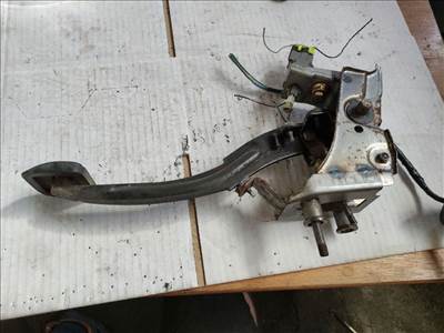 MAZDA 626 V Station Wagon GW Kuplung Pedál (32657) 7035-2047