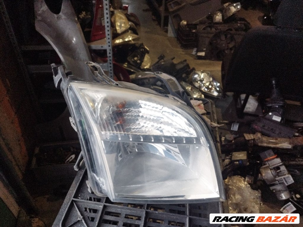 Ford Fusion 2002-2005 jobb első fényszóró 1. kép