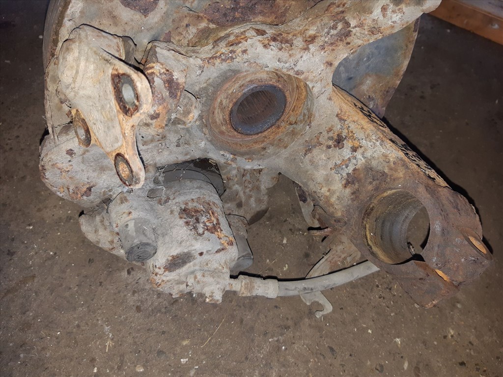 Skoda Fabia Bal Első Csonkállvány Kerékaggyal + Féknyereg 3. kép