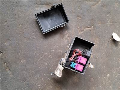 OPEL ZAFIRA A F75_ Biztosítéktábla Motortér (34660) 90560119