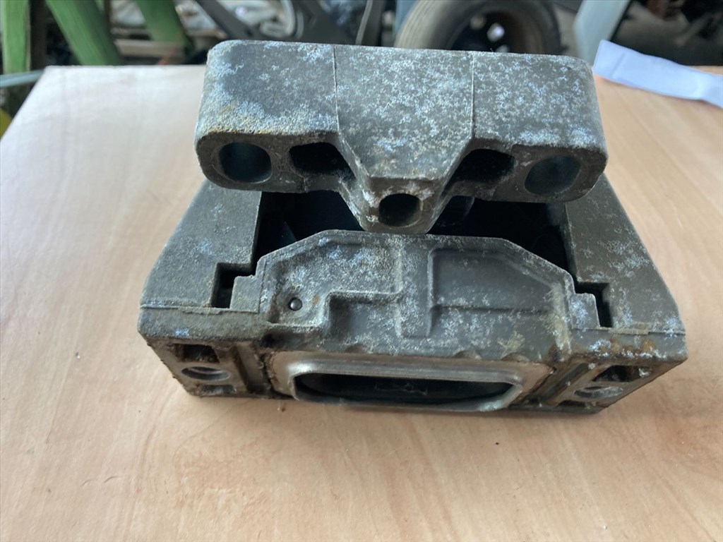 VW GOLF IV 1J1 Motor Tartó Bak Bal (00974) 1J1, 1J8198262 2. kép