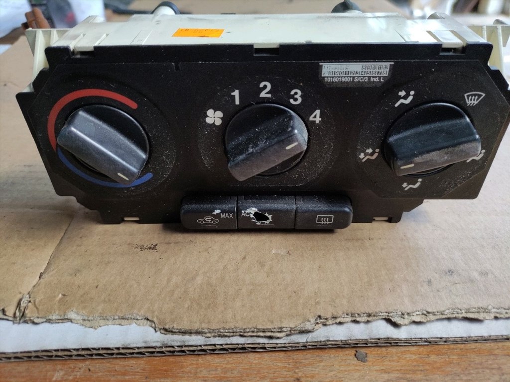 OPEL ASTRA G Ferdehátú F48_, F08_ Fűtéskapcsoló (manuális klímás) (30970) 90559840 1. kép