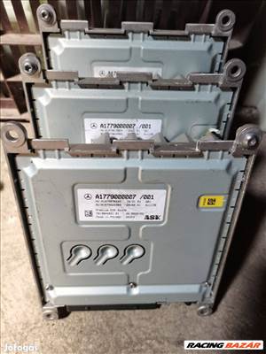 Mercedes A-osztály W177 erősítő  a1779000007