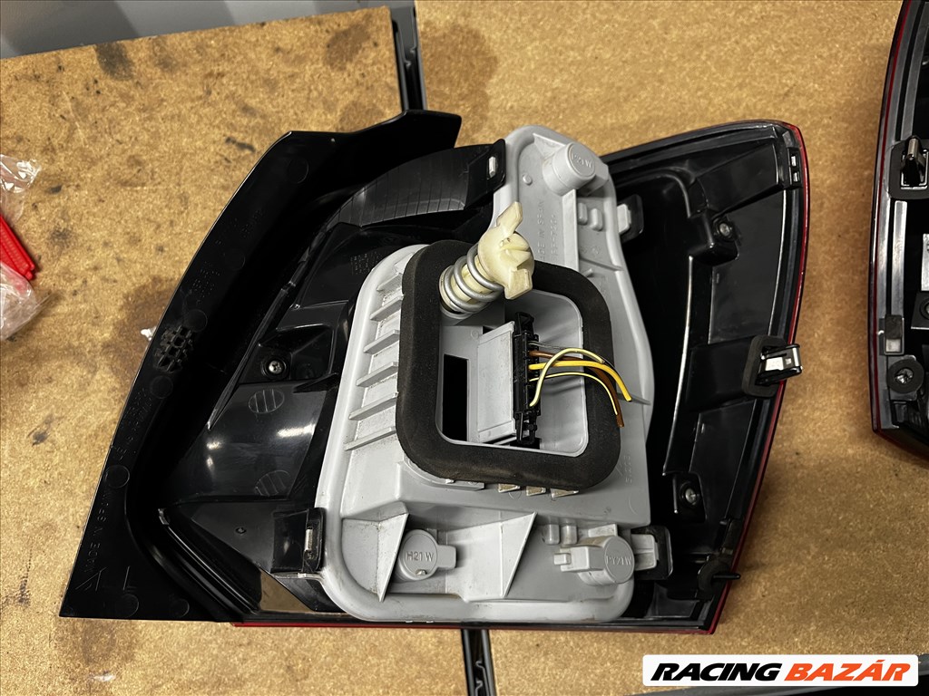 Volkswagen Polo V 6R bal hàtsó làmpa 3. kép