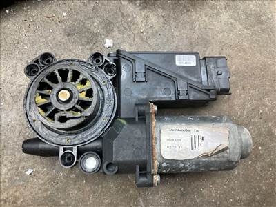 RENAULT ESPACE IV JK0/1_ Jobb hátsó Ablakemelő Motor (11584)