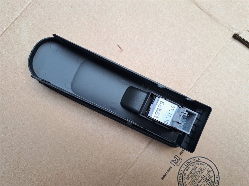 VW GOLF VI 5K1 Jobb első Ablakemelő Kapcsoló (36681) 7L6959855B, 5K0867256 2. kép