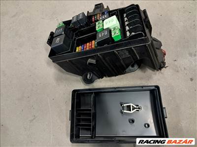 Volkswagen Passat B8 2.0 tdi biztosíték doboz