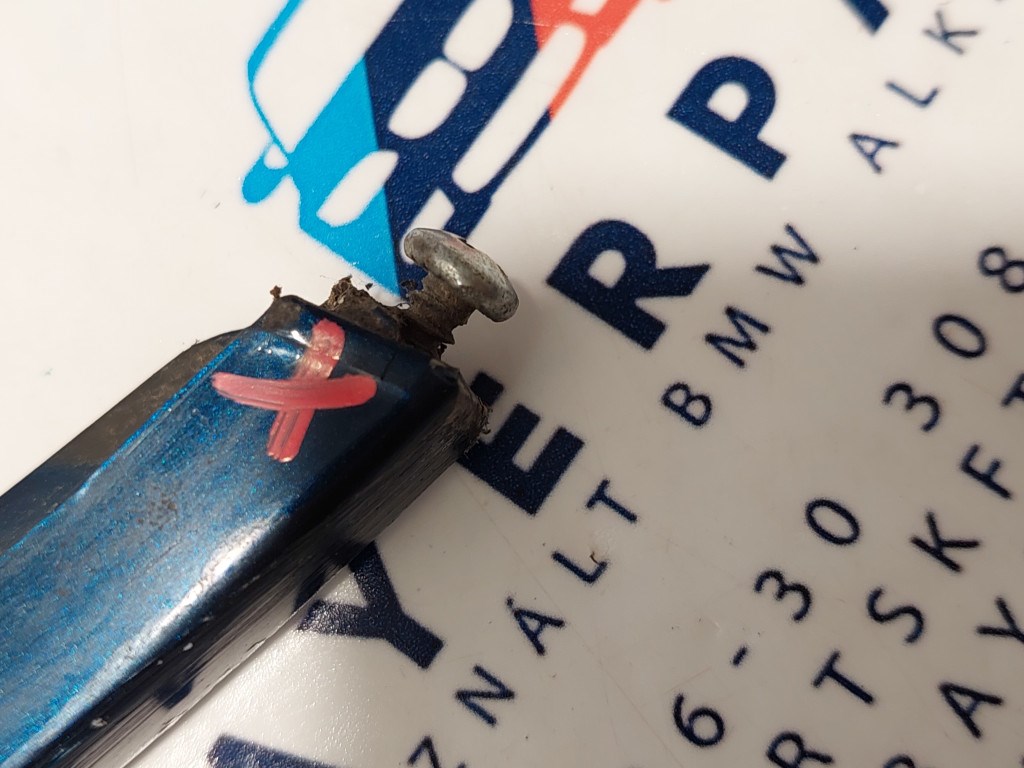 BMW E39 bal elsõ bajuszléc bajusz léc - sérült 3. kép