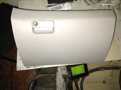 KIA CERATO LD Kesztyűtartó (13796)