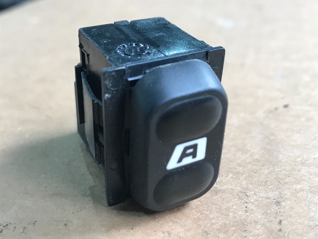 PEUGEOT 607 9D, 9U Jobb első Ablakemelő Kapcsoló (28783) 1. kép