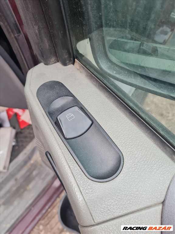 Mercedes Vito 639 jobb első ablakemelő kapcsoló 1. kép