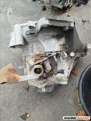 Volkswagen Golf V sebességváltó  02t301100 02t301000