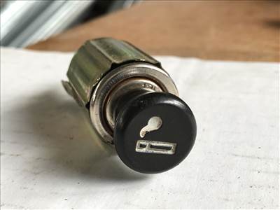 SUZUKI ALTO I SS80 Szivargyújtó Betét (28007)