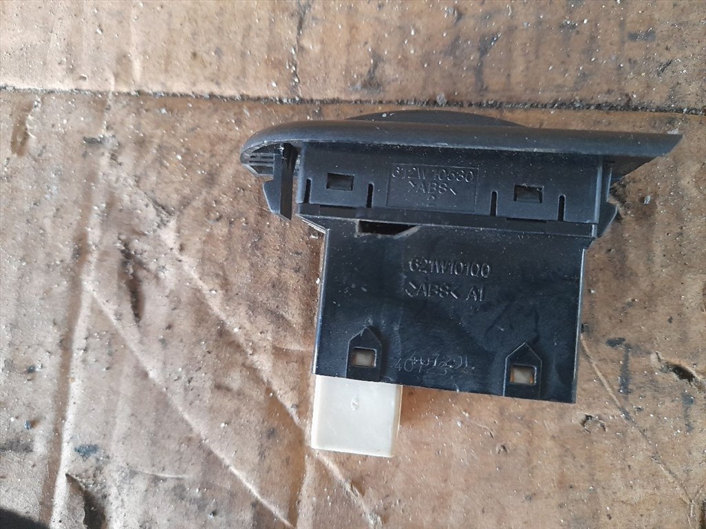 HYUNDAI TRAJET FO Jobb hátsó Ablakemelő Kapcsoló (45647) 3. kép