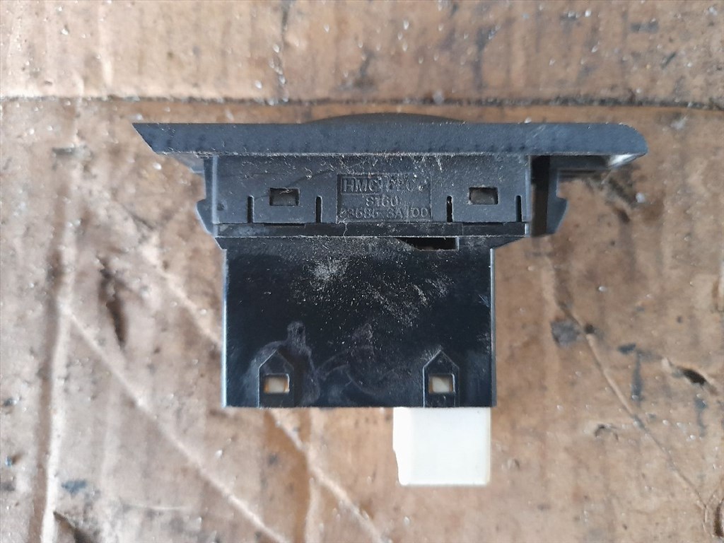 HYUNDAI TRAJET FO Jobb hátsó Ablakemelő Kapcsoló (45647) 4. kép