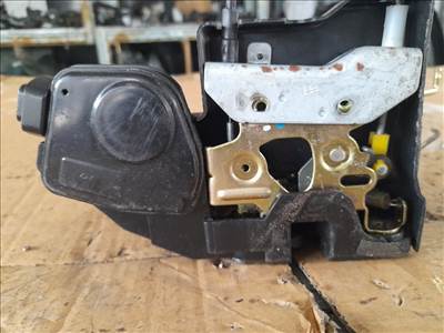 HYUNDAI TRAJET FO Jobb első Ajtózár (45740)