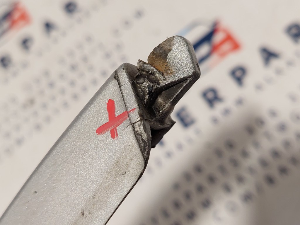 BMW E39 bal elsõ bajuszléc bajusz léc - sérült 3. kép