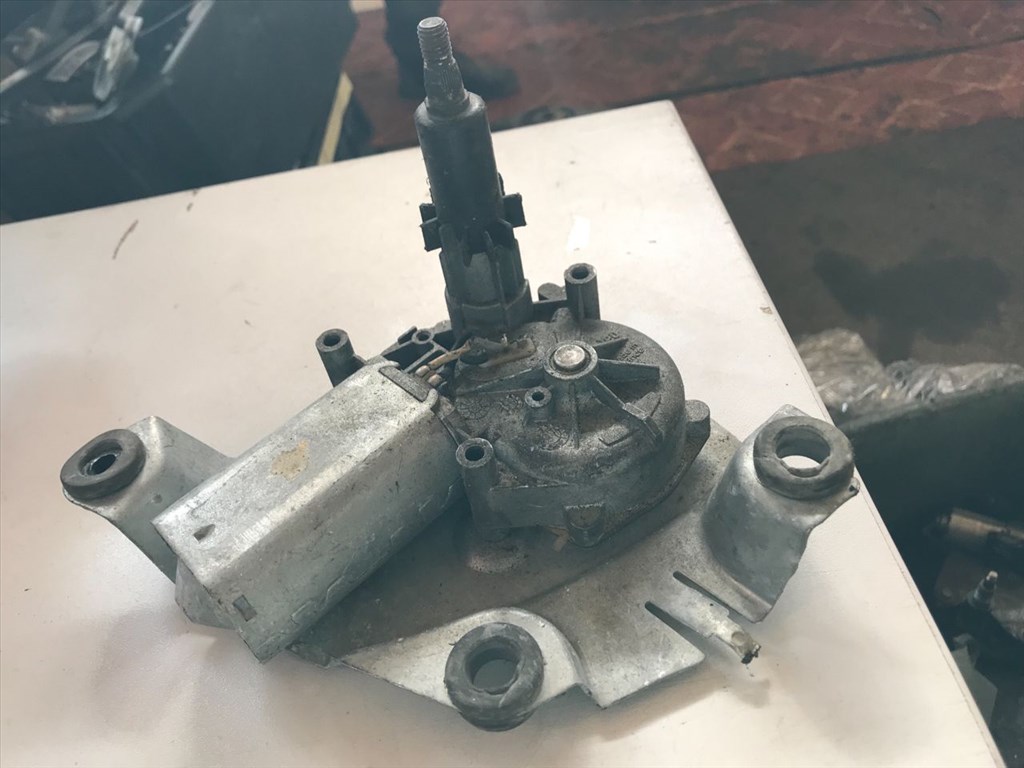 PEUGEOT 206 Ferdehátú 2A/C Hátsó Ablaktörlő Motor (20512) 1. kép