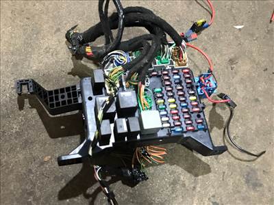 FORD MONDEO III Kombi BWY Biztosítéktábla Motortér (41687) 4S7T-14073-AB