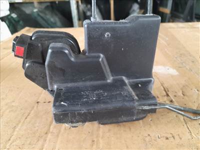 HYUNDAI TRAJET FO Bal első Ajtózár (45741)