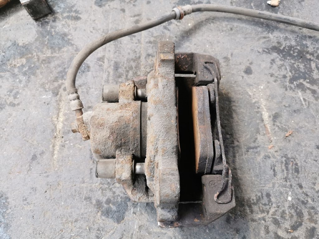 VW TOURAN 1T1, 1T2 Jobb első Féknyereg Munkahengerrel (09044) 1. kép