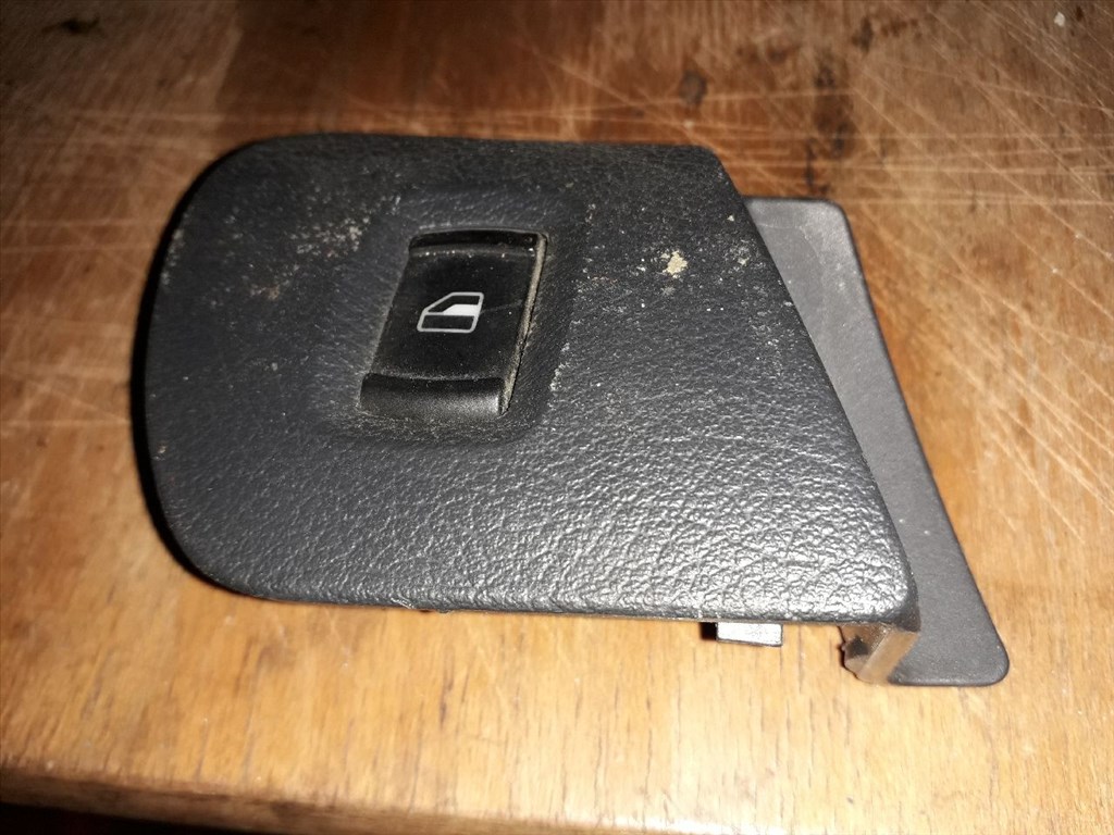 SKODA OCTAVIA I 1U2 Jobb első Ablakemelő Kapcsoló (13980) 1. kép