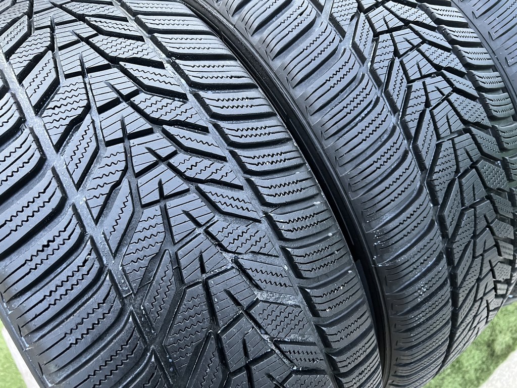 275/40 R20 245/45 R20 kétszéles ÚJ Hankook Winter I’Cept Evo 3 téli BMW IX3 2. kép