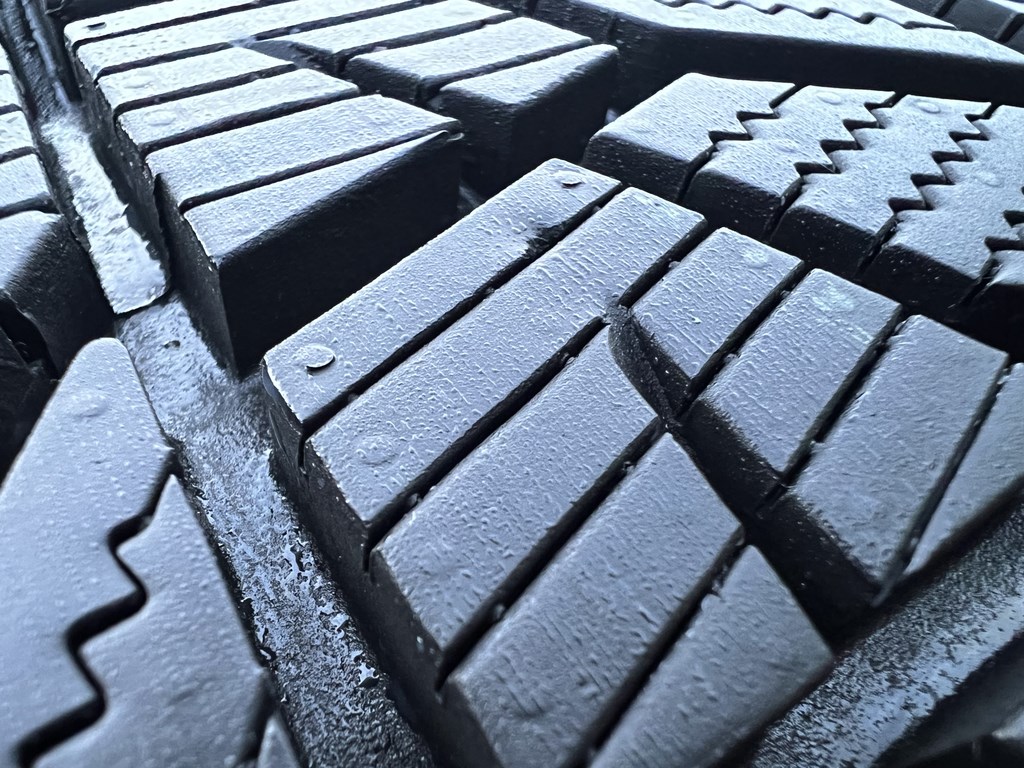 275/40 R20 245/45 R20 kétszéles ÚJ Hankook Winter I’Cept Evo 3 téli BMW IX3 4. kép