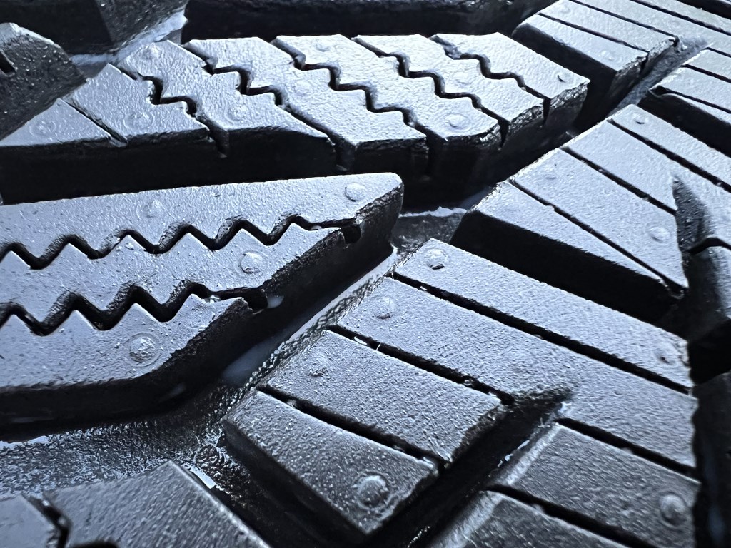 275/40 R20 245/45 R20 kétszéles ÚJ Hankook Winter I’Cept Evo 3 téli BMW IX3 5. kép